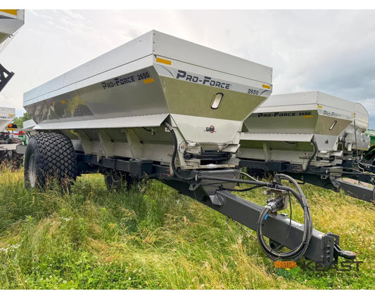 Unverferth Pro-Force 2650 Litter & Compost Spreader