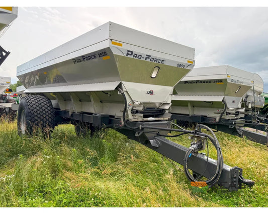 Unverferth Pro-Force 2650 Litter & Compost Spreader