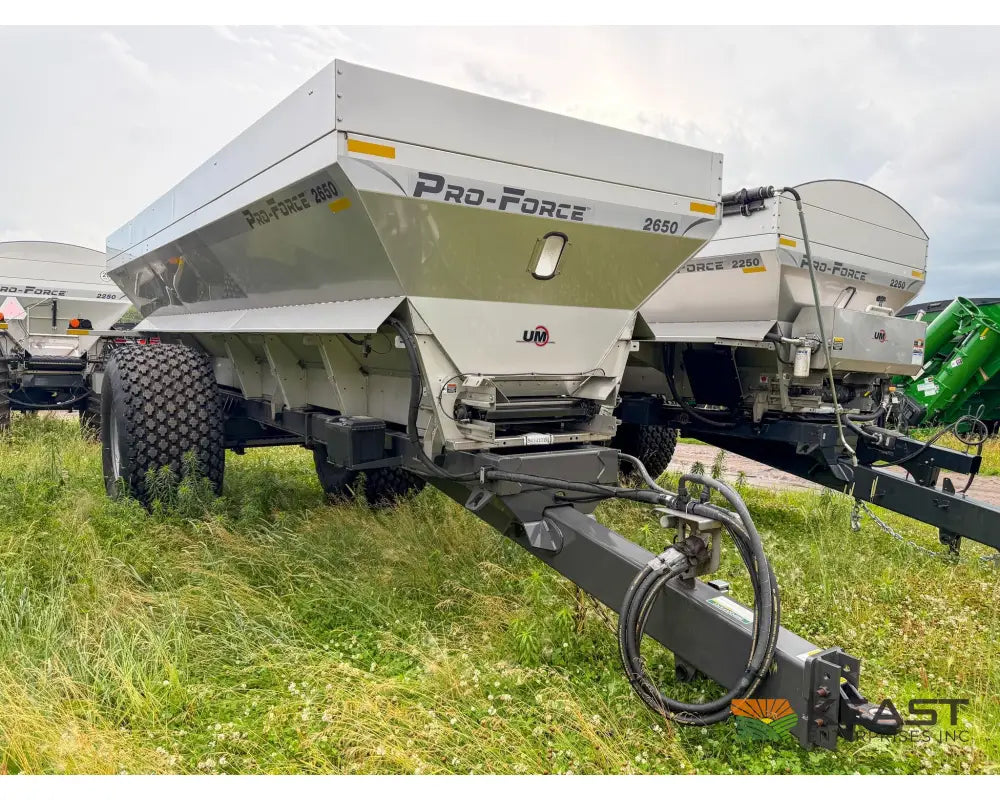 Unverferth Pro-Force 2650 Litter & Compost Spreader 26 Ton Hopper Raven RCM ISOBUS Controller - Fertilizer Spreaders