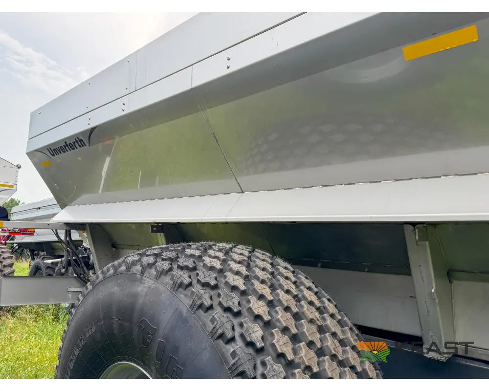 Unverferth Pro-Force 2650 Litter & Compost Spreader 26 Ton Hopper Raven RCM ISOBUS Controller - Fertilizer Spreaders