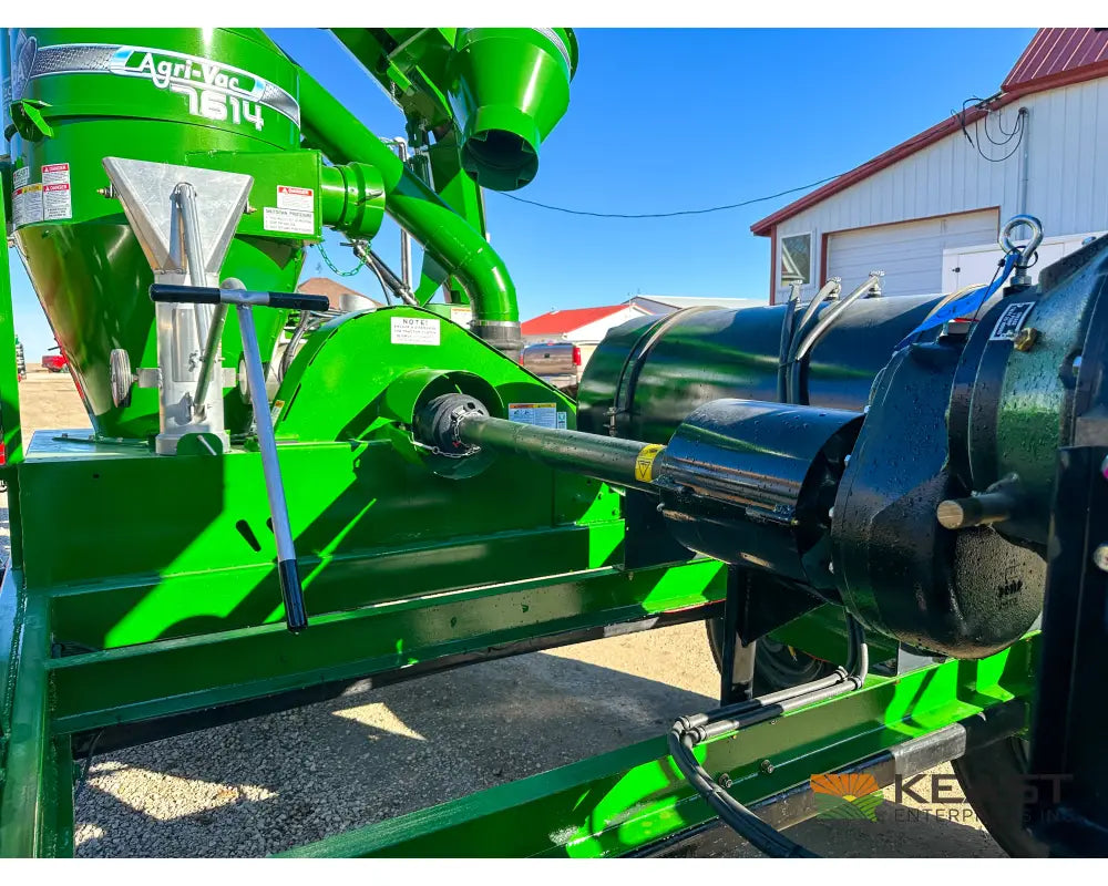 Walinga 7614DLX Self-Powered KEAST Built Grain Vac Up to 5,500 BPH Capacity Full Pipe Package Grain Vacs
