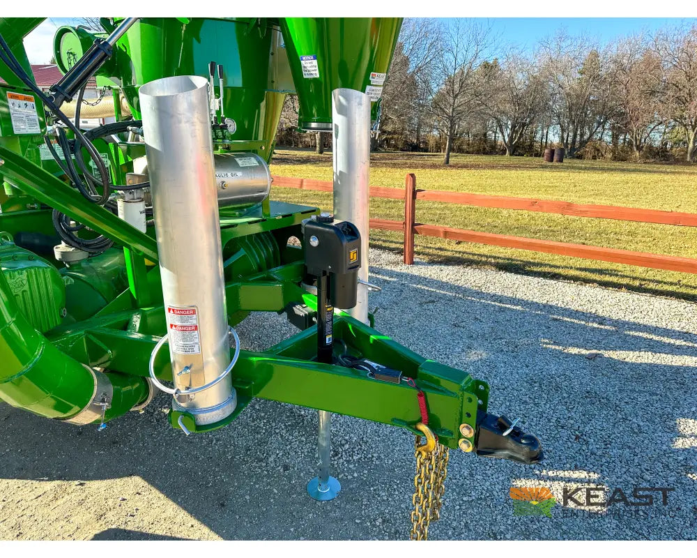 Walinga 7614DLX Self-Powered KEAST Built Grain Vac Up to 5,500 BPH Capacity Full Pipe Package Grain Vacs